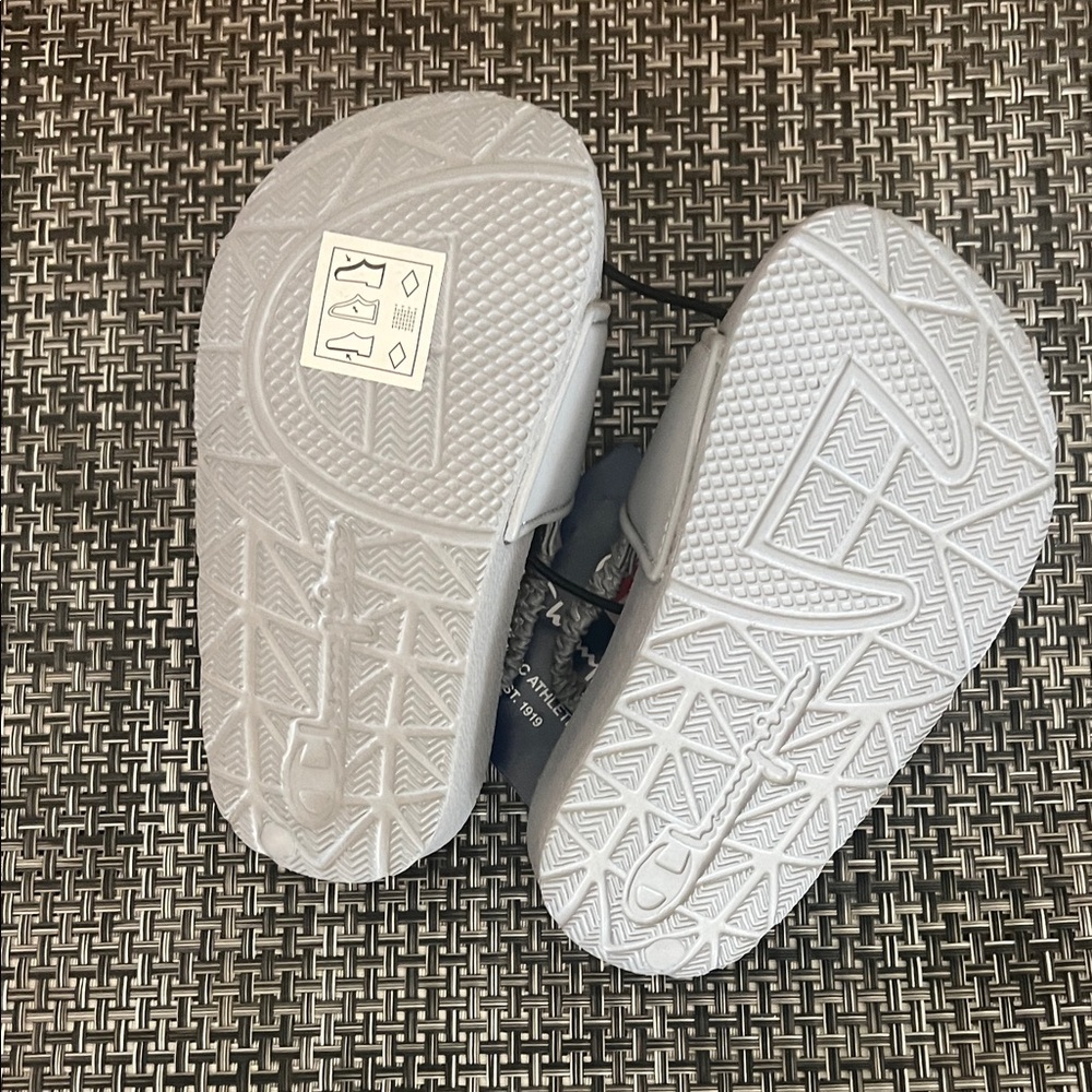Champion Kids Slide Sandals - Light Gray with Red and Black Logo Size 5 NWT - Picture 6 of 6
